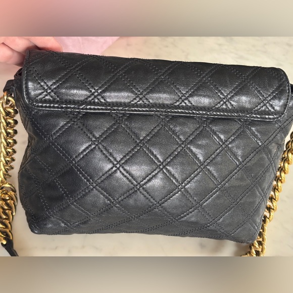 Marc Jacobs Black Quilted Shoulder Bag with Gold Chain - Picture 4 of 11